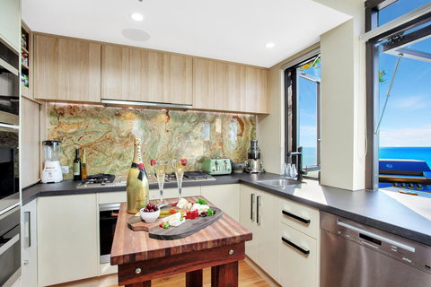 Burleigh Esplanade Apartments - VIC Tourism 6