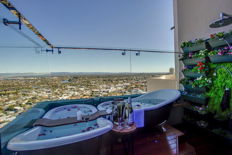 Burleigh Esplanade Apartments - VIC Tourism 8