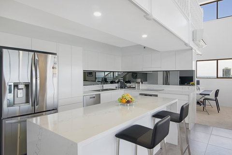 Burleigh Esplanade Apartments - VIC Tourism 33