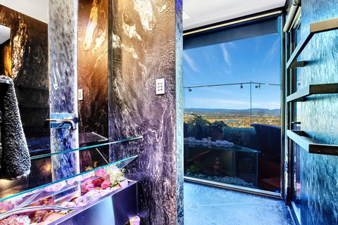 Burleigh Esplanade Apartments - VIC Tourism 7