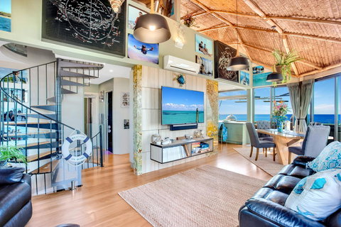 Burleigh Esplanade Apartments - VIC Tourism 5