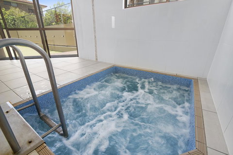 Burleigh Esplanade Apartments - VIC Tourism 22