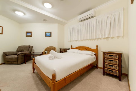Paradise Penthouse At Waves - Airlie Beach - VIC Tourism 14