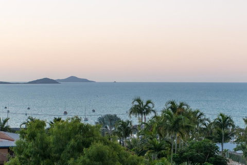 Paradise Penthouse At Waves - Airlie Beach - VIC Tourism 30