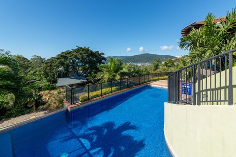 Paradise Penthouse At Waves - Airlie Beach - VIC Tourism 0