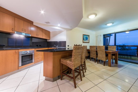 Paradise Penthouse At Waves - Airlie Beach - VIC Tourism 4