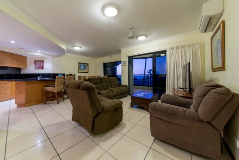 Paradise Penthouse At Waves - Airlie Beach - VIC Tourism 10