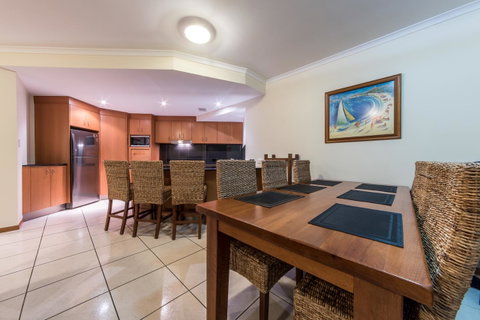 Paradise Penthouse At Waves - Airlie Beach - VIC Tourism 5