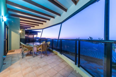 Paradise Penthouse At Waves - Airlie Beach - VIC Tourism 26