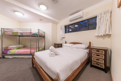 Paradise Penthouse At Waves - Airlie Beach - VIC Tourism 16