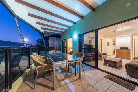 Paradise Penthouse At Waves - Airlie Beach - VIC Tourism 27