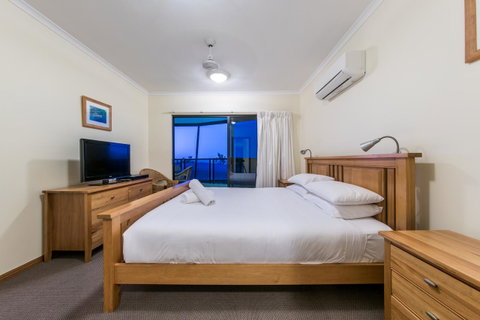 Paradise Penthouse At Waves - Airlie Beach - VIC Tourism 15