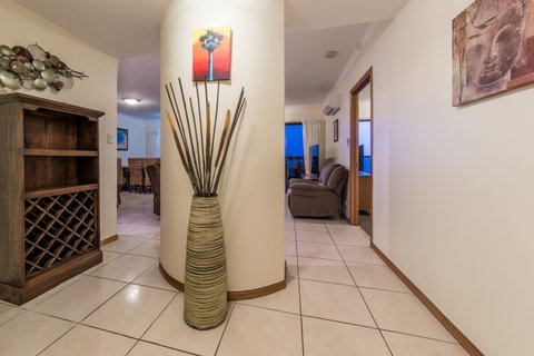 Paradise Penthouse At Waves - Airlie Beach - VIC Tourism 19