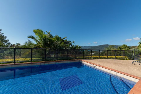 Paradise Penthouse At Waves - Airlie Beach - VIC Tourism 3