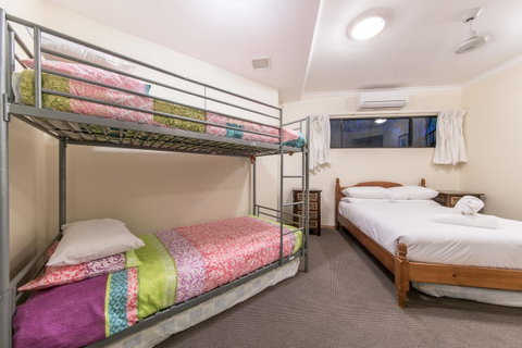 Paradise Penthouse At Waves - Airlie Beach - VIC Tourism 17