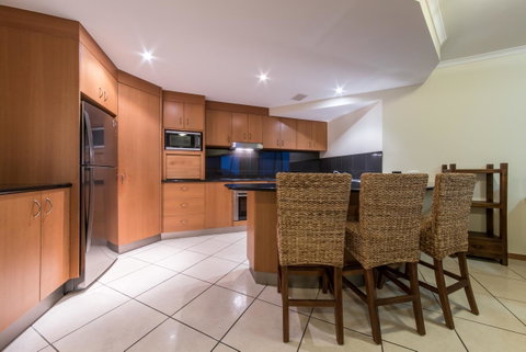 Paradise Penthouse At Waves - Airlie Beach - VIC Tourism 6