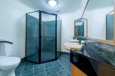 Paradise Penthouse At Waves - Airlie Beach - VIC Tourism 20