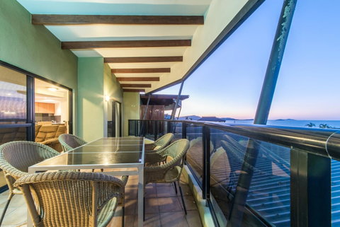 Paradise Penthouse At Waves - Airlie Beach - VIC Tourism 28