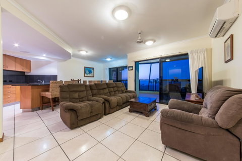 Paradise Penthouse At Waves - Airlie Beach - VIC Tourism 9