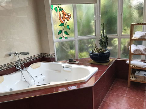Taj On Byrnes - Private Luxury Apartment Mareeba - VIC Tourism 4