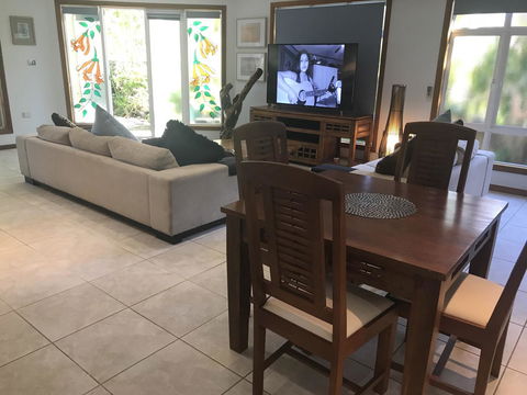 Taj On Byrnes - Private Luxury Apartment Mareeba - VIC Tourism 6