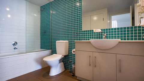 Swell Resort Burleigh Heads - VIC Tourism 6