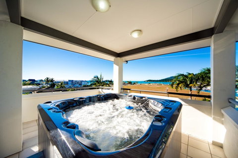 Portside Whitsunday Luxury Holiday Apartments - VIC Tourism 3
