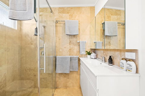 Hollow Tree Farm - VIC Tourism 8