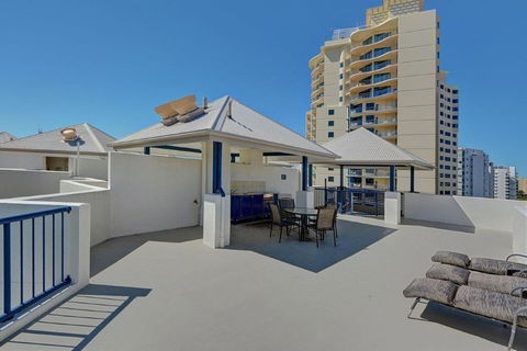Raffles Mooloolaba - VIC Tourism 5