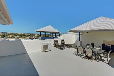 Raffles Mooloolaba - VIC Tourism 4