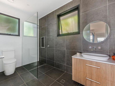 Sam's Buderim Mountain Guest House - VIC Tourism 5