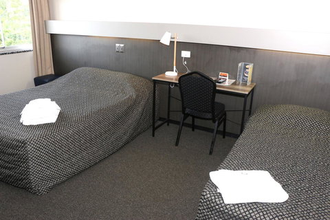 Brighton Hotel - VIC Tourism 3