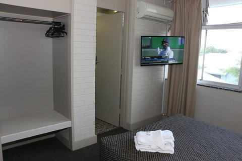 Brighton Hotel - VIC Tourism 9