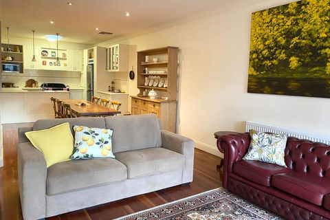 Wattle Terrace - VIC Tourism 0