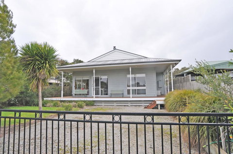 WELCOME BREAK - PET FRIENDLY - VIC Tourism 0