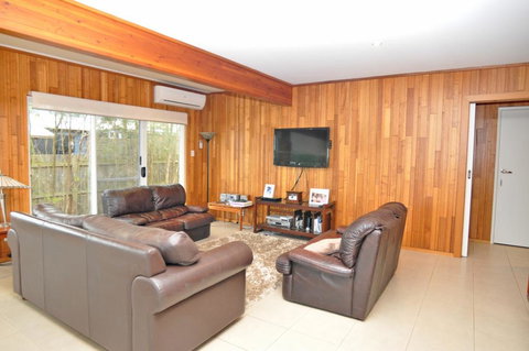 WELCOME BREAK - PET FRIENDLY - VIC Tourism 1