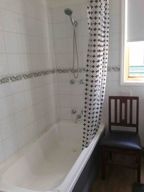 Welcome Stranger Cottage - VIC Tourism 3