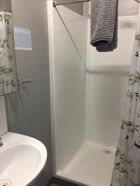 Wellshot Hotel - VIC Tourism 0