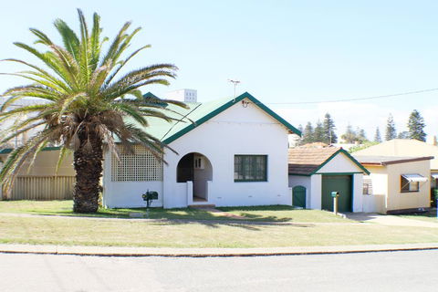 West End Retreat - VIC Tourism 2