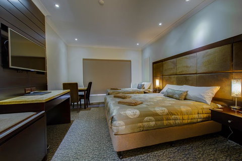 Western Downs Motor Inn - VIC Tourism 1