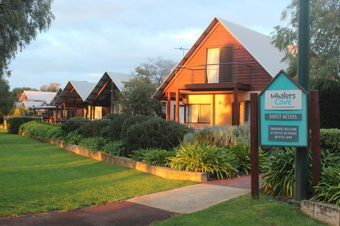 Whalers Cove Villas - VIC Tourism 0
