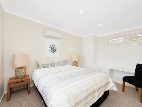Whispering Sands', 10 Sandy Point Road - Luxury Waterfront Home With Aircon, WIFI & Foxtel - VIC Tourism 3