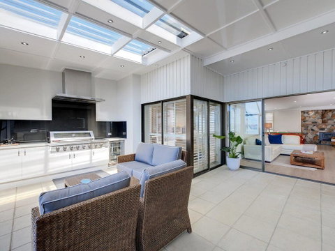 Whispering Sands', 10 Sandy Point Road - Luxury Waterfront Home With Aircon, WIFI & Foxtel - VIC Tourism 0