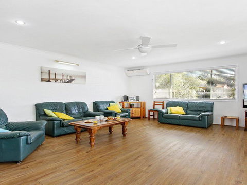 Whispering Waves - Relaxing Beach House - VIC Tourism 1