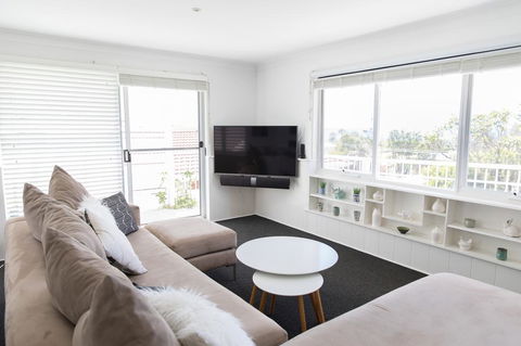White Beach Cottage - VIC Tourism 3