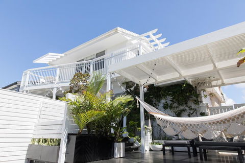 White Beach Cottage - VIC Tourism 0