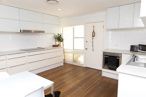 White Beach Cottage - VIC Tourism 1