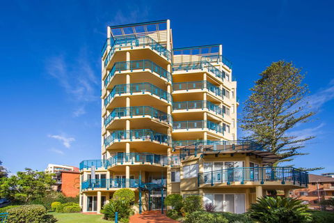 Whitesands 501 - Main Beach Location - VIC Tourism 0