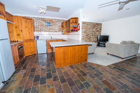 Whitesands Road, Unit 2/12 - VIC Tourism 3