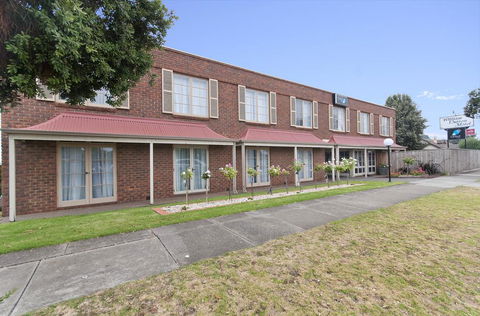 William Dutton Motel - VIC Tourism 0